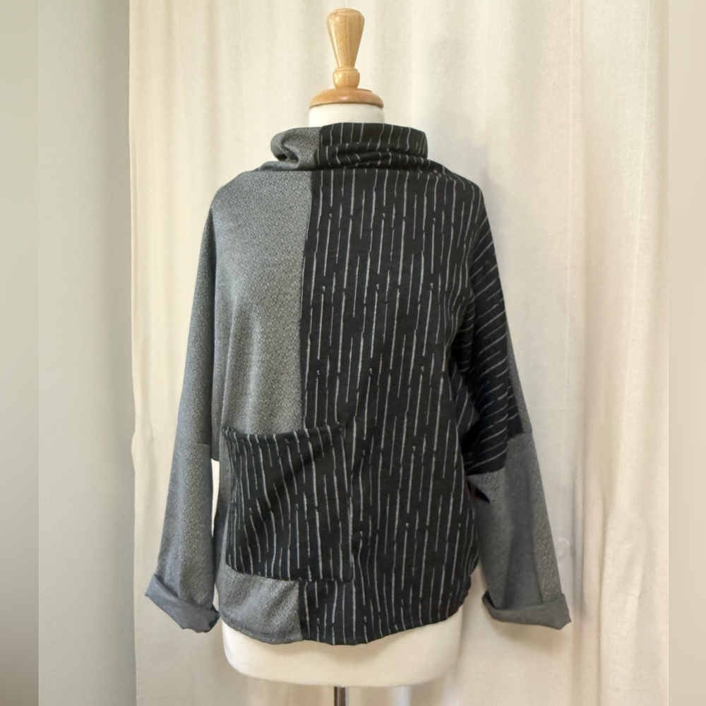 Boxy Colorblock Sweater Top - Picture 2 of 8